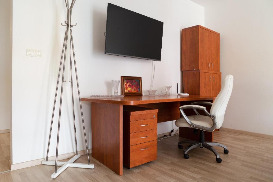 Great Tourist And Business Apartment Near Center Bratislava Eksteriør bilde